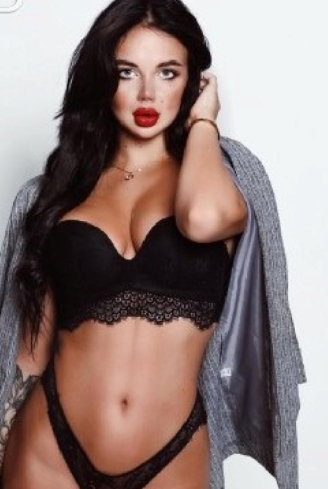 Ashlyn – Nashville female exotic dancer for birthdays and bachelor parties